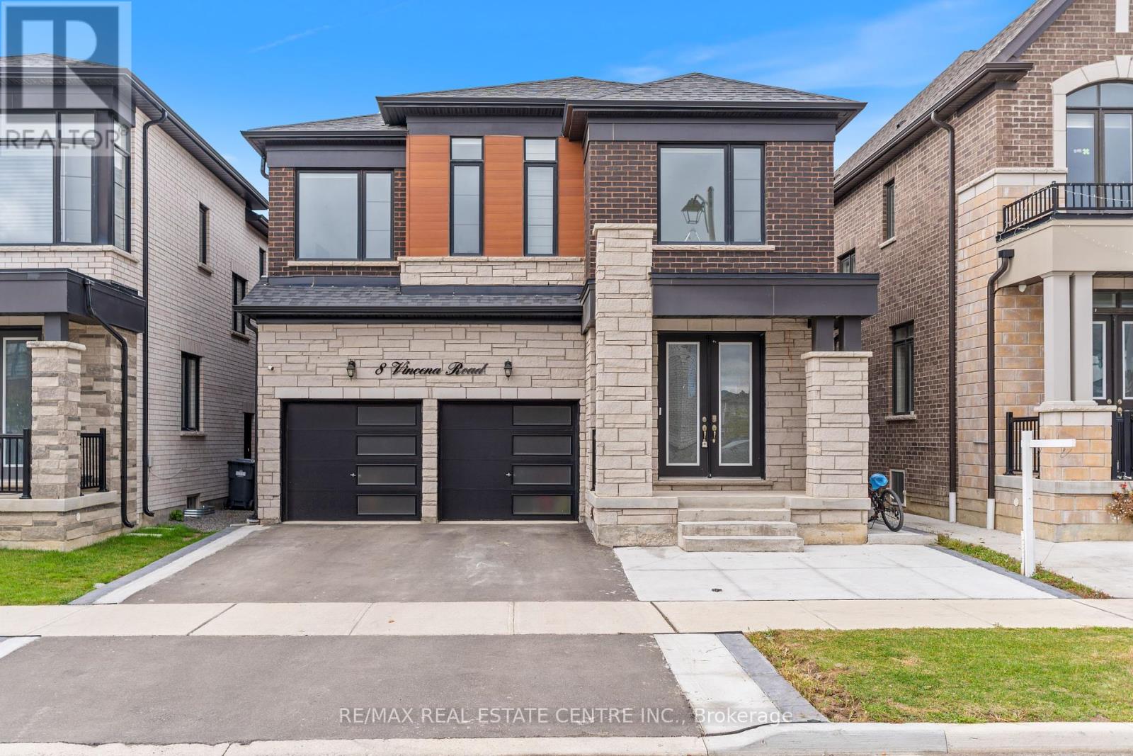 8 Vincena Rd, Caledon, ON L7C 4M5