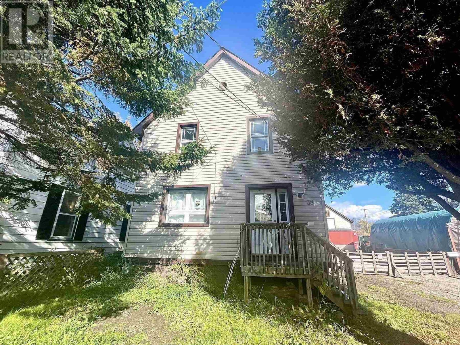 38 Edinburgh St, Sault Ste. Marie, ON P6A 1K7