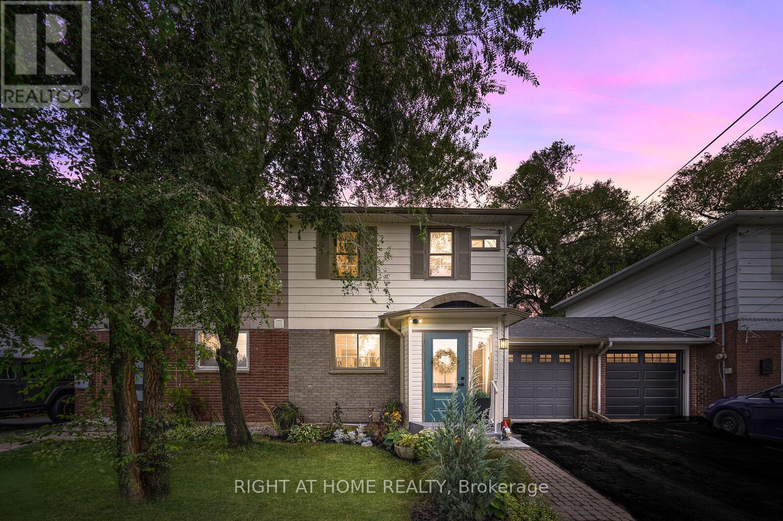 413 Enfield Rd, Burlington, ON L7T 4E7