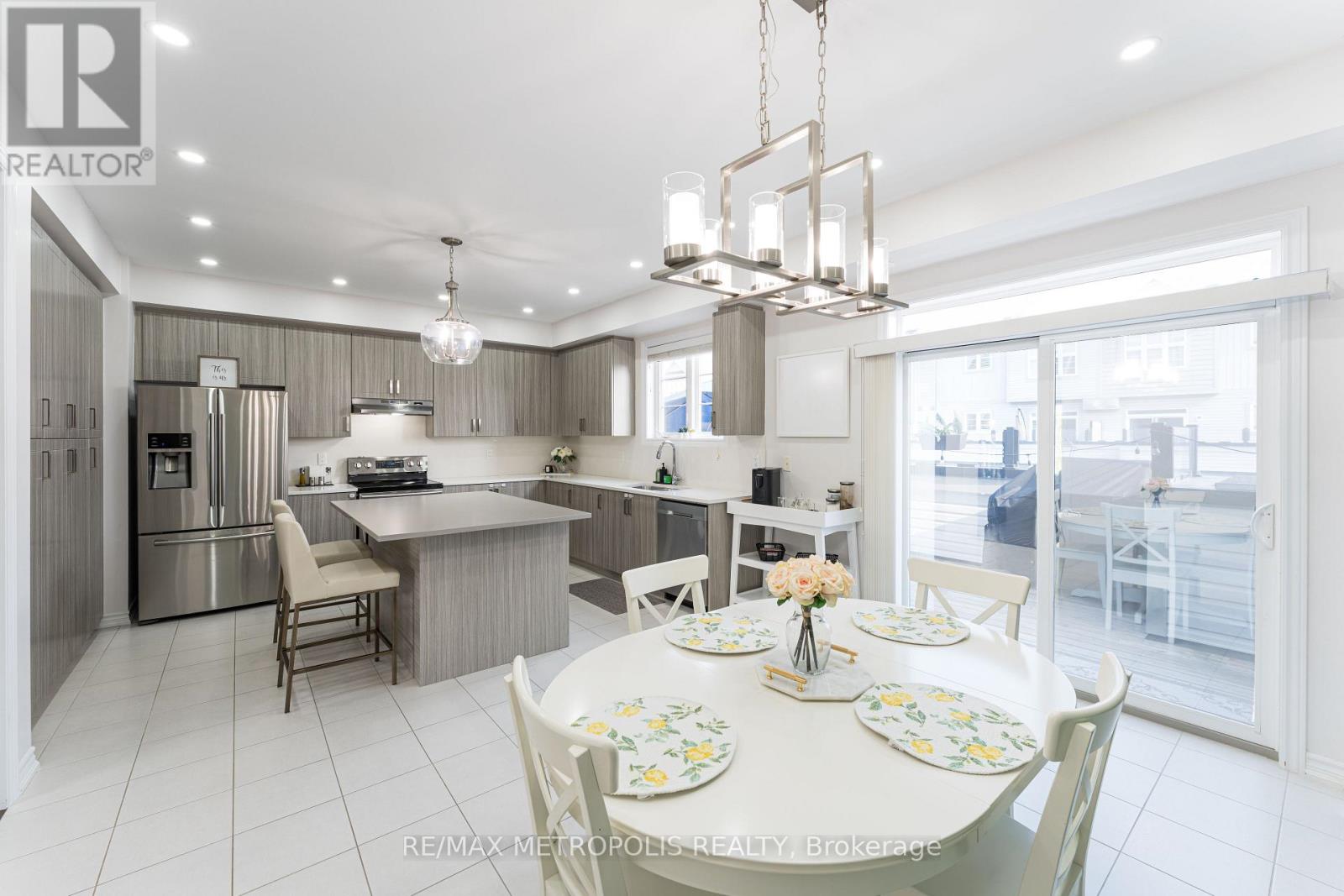 6 Cornerside Way, Whitby, ON L1M 0L8