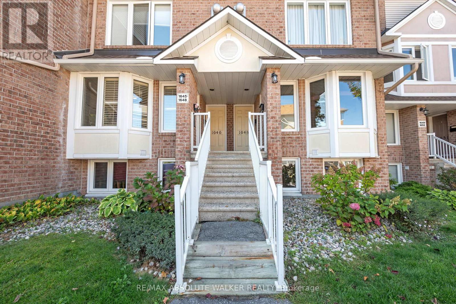 1647 Locksley Ln, Ottawa, ON K1J 1B6