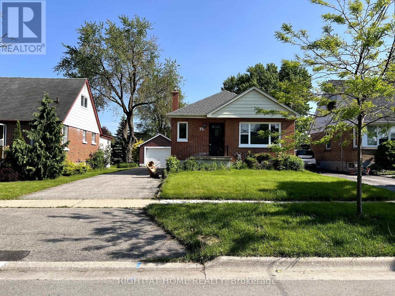 75 Pontiac Ave, Oshawa, ON L1G 3M1