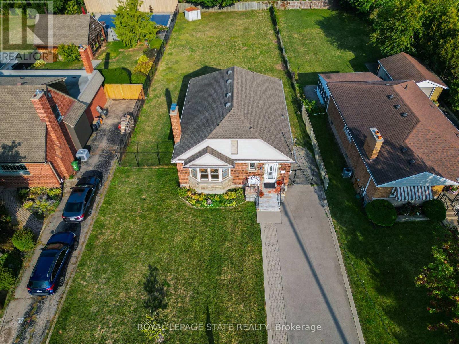 37 Lower Horning Rd, Hamilton, ON L8S 3E9