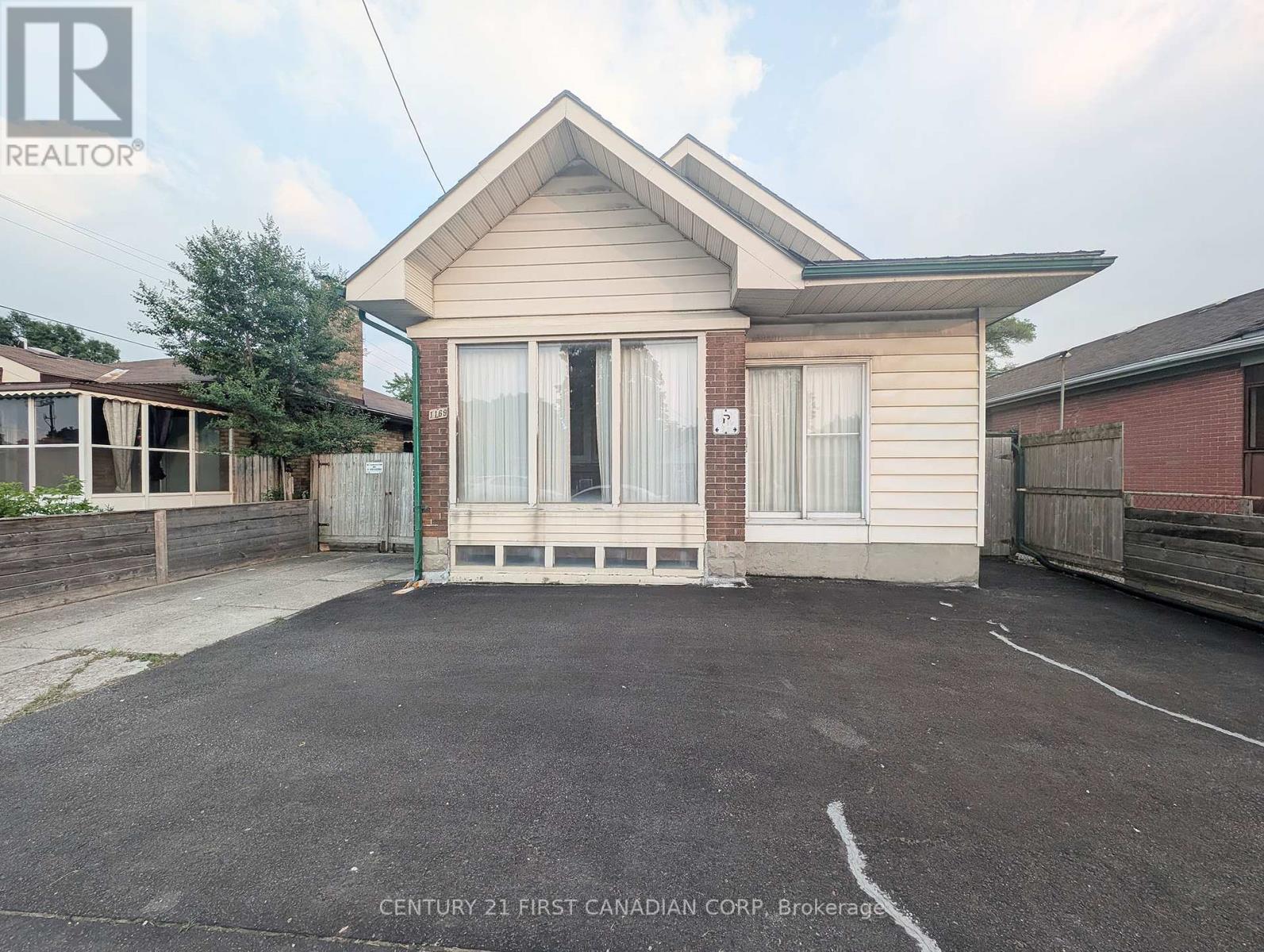 1169 Oxford St E, London, ON N5Y 3L7