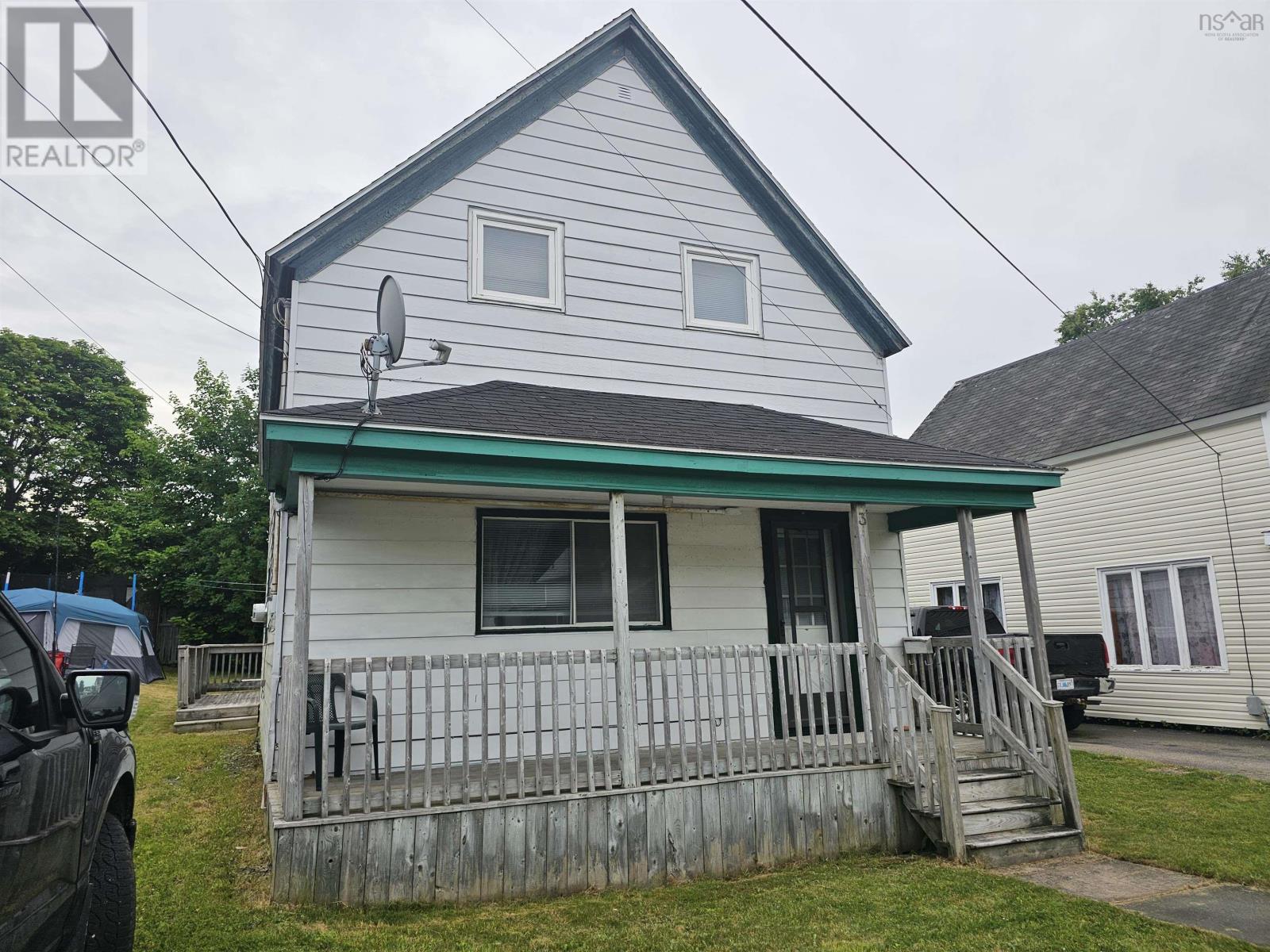 3 Thompson Ave, North Sydney, NS B2A 1X7