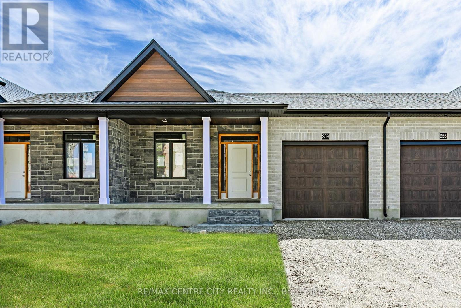 259 S Carriage Rd, London, ON N6G 0W4