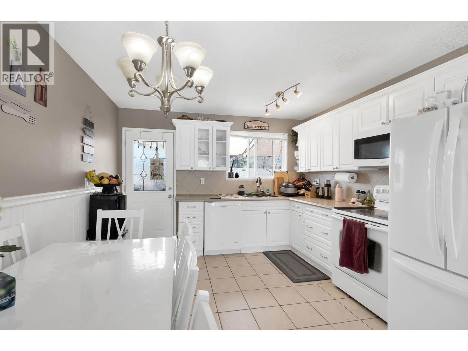 800 Valhalla Drive Unit 28, Kamloops, BC V2B 1R8