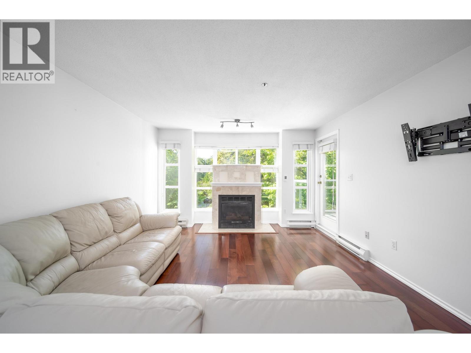 8728 SW Marine Drive Unit 302, Vancouver, BC V6P 6A4