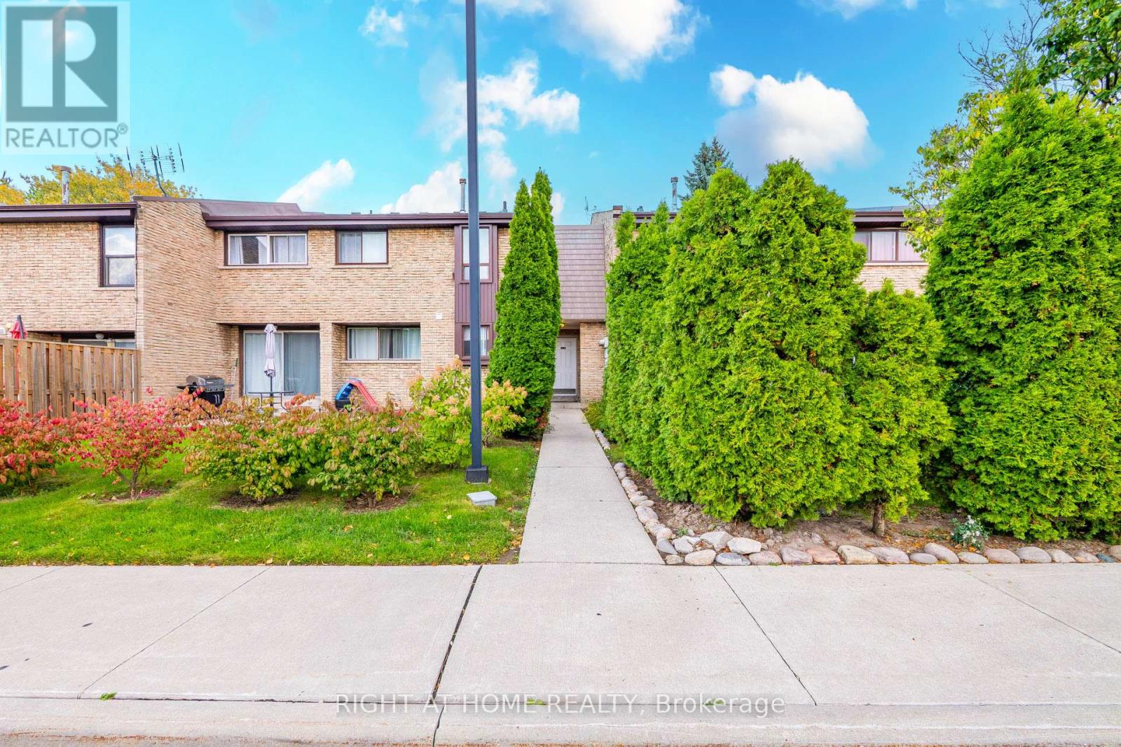 2605 Woodchester Dr, Mississauga, ON L5K 2E3