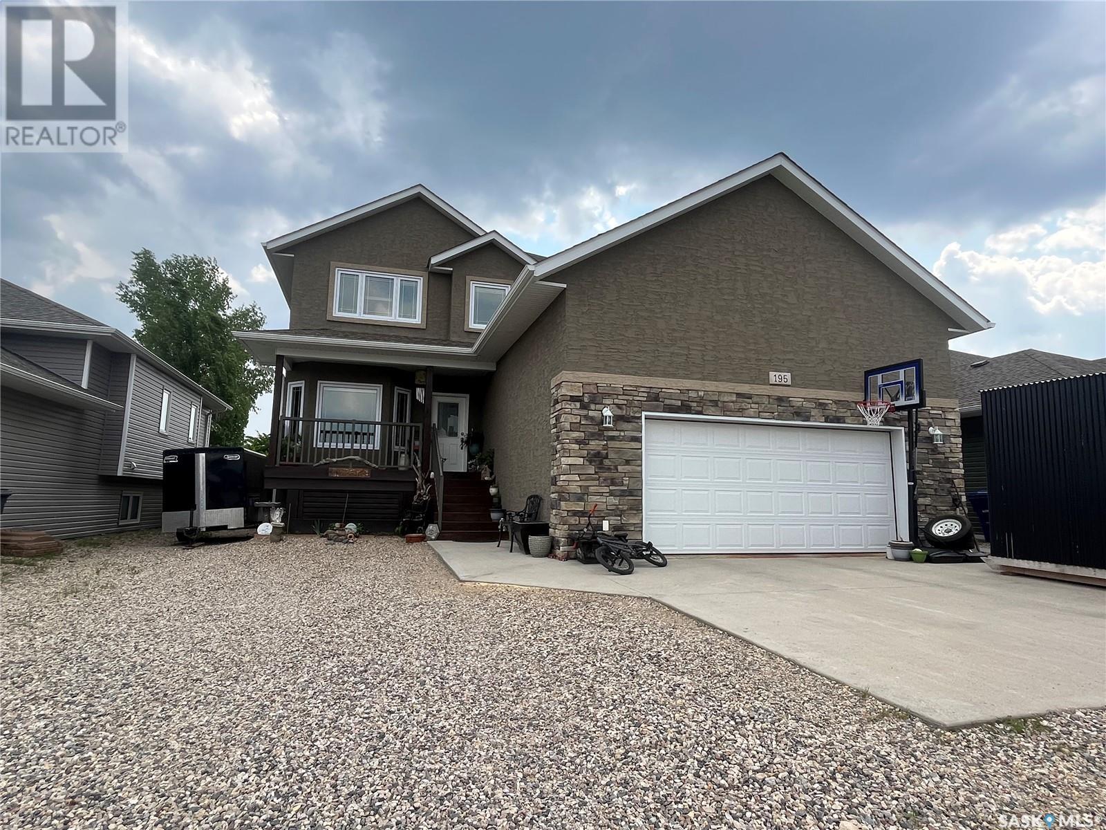 195 5th Avenue, Esterhazy, SK S0A 0X0