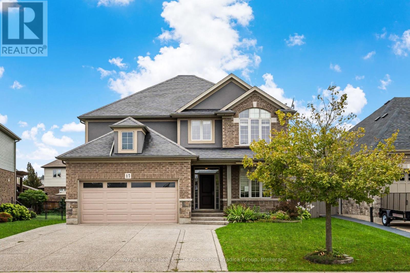 17 Trailwood Dr, Welland, ON L3C 0B6