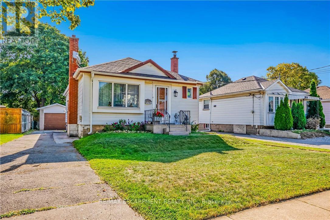 111 E 25th St, Hamilton, ON L8V 3A3
