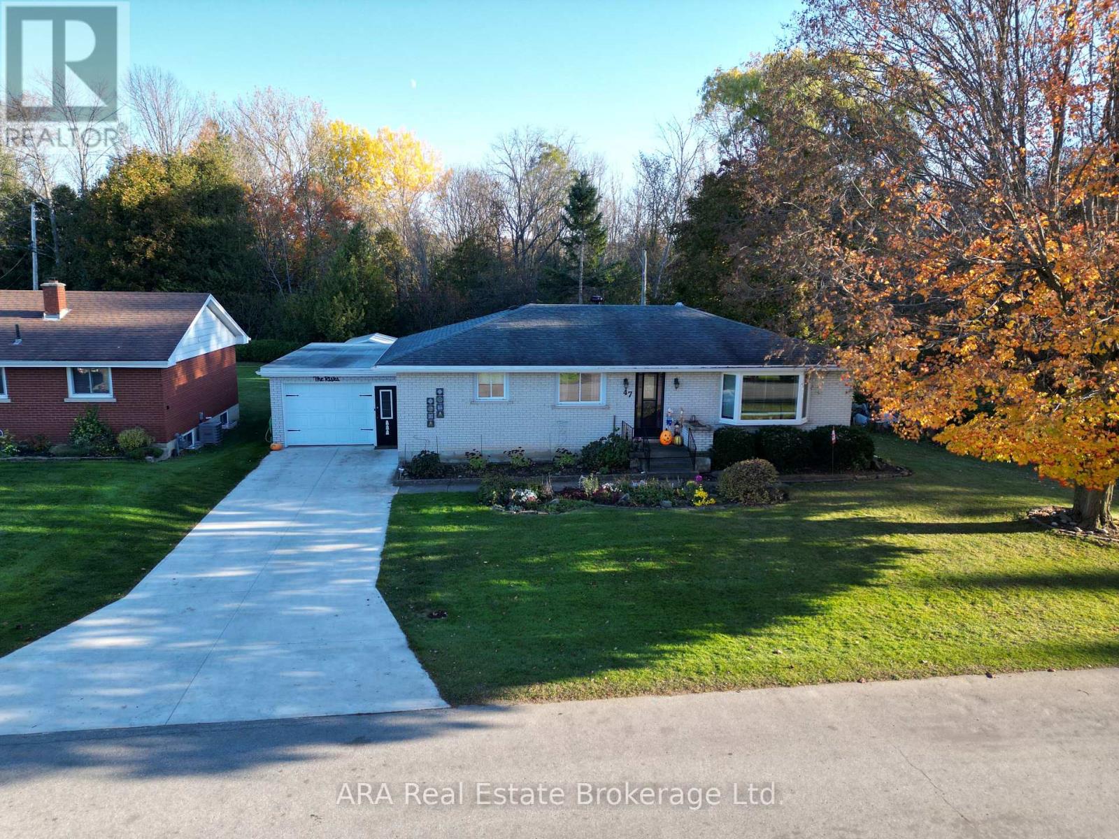 47 Burton St, Meaford, ON N4L 1C9