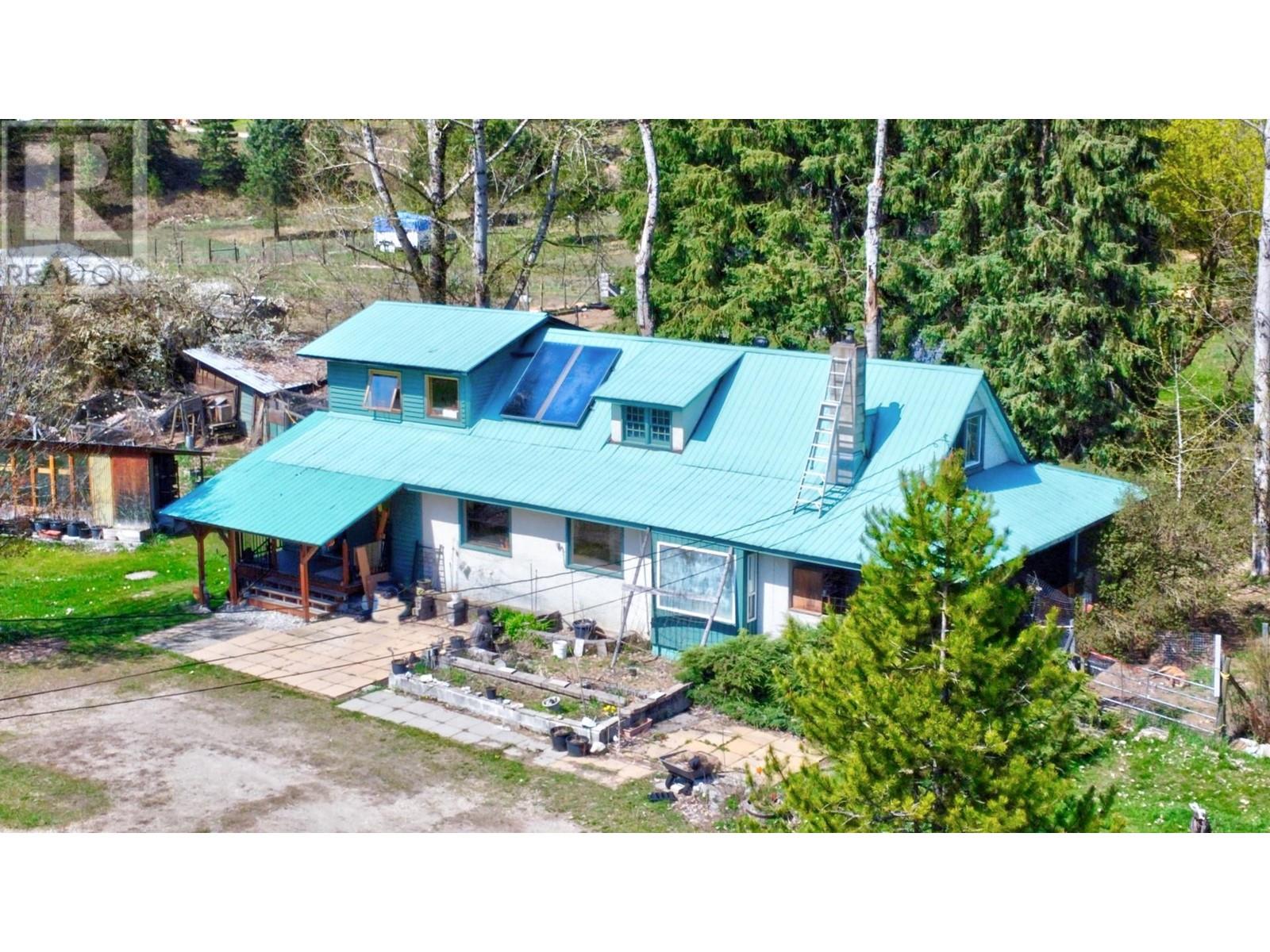 3837 Pass Creek Rd, Crescent Valley, BC V0G 1H1