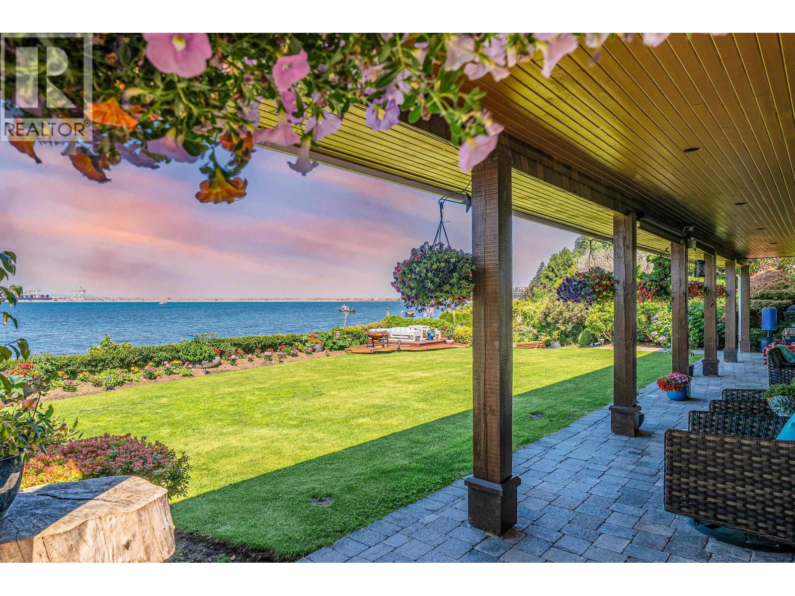 768 Tsawwassen Beach Rd, Tsawwassen, BC V4M 2J3