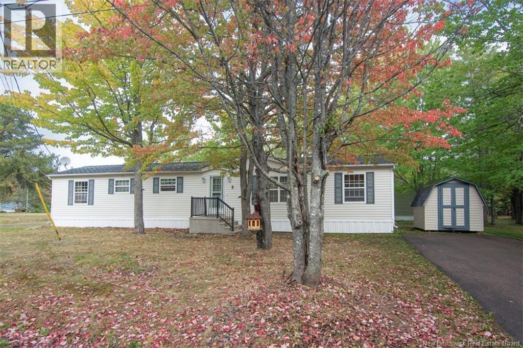 8 Walnut St, Moncton, NB E1H 3B7