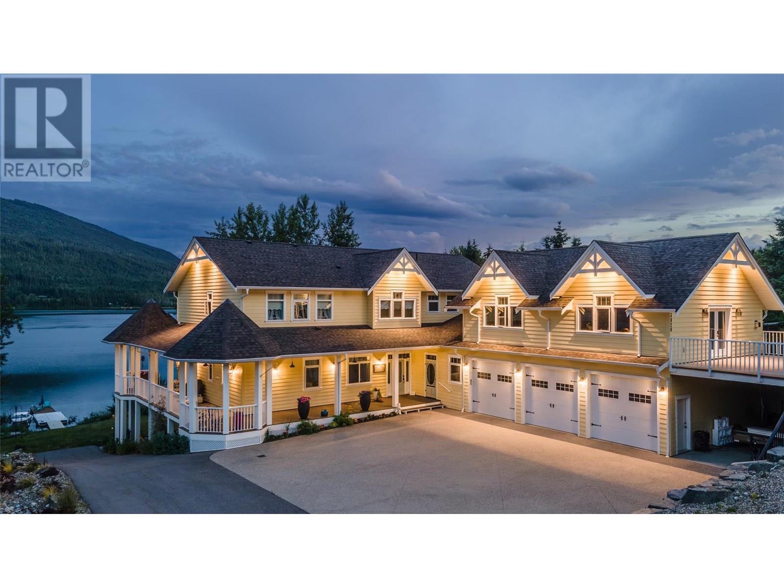 3828 Parri Rd, Sorrento, BC V0E 2W1