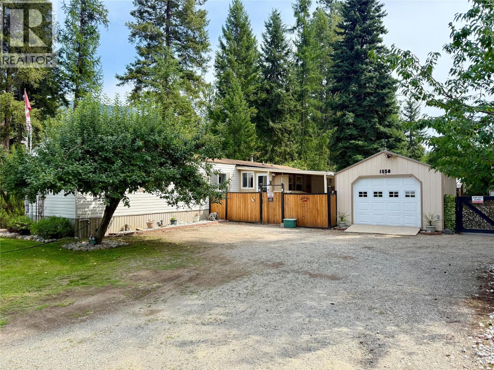 1558 Thompson Rd, Christina Lake, BC V0H 1E0
