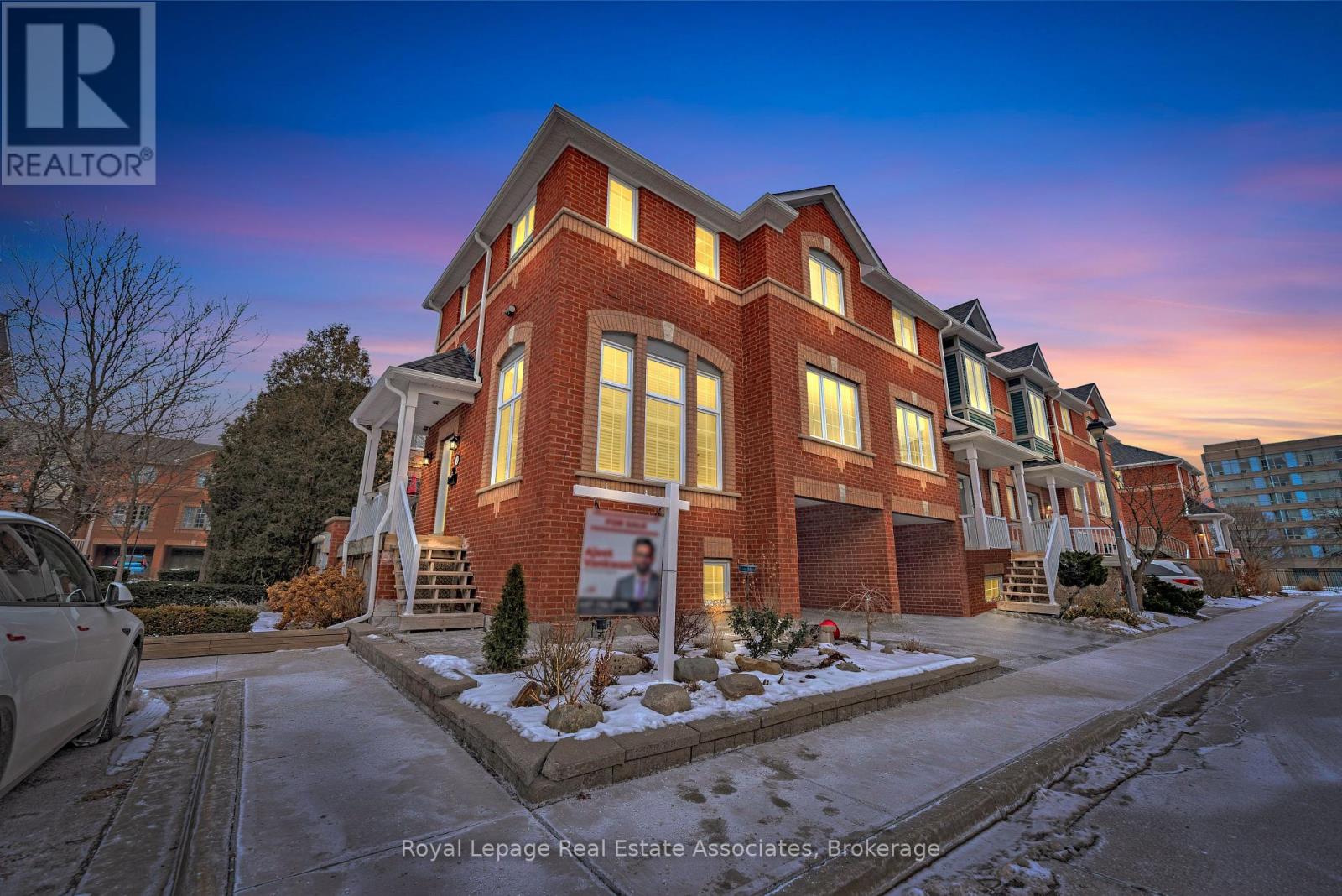 1 5031 East Mill Rd E, Mississauga, ON L5V 2M5