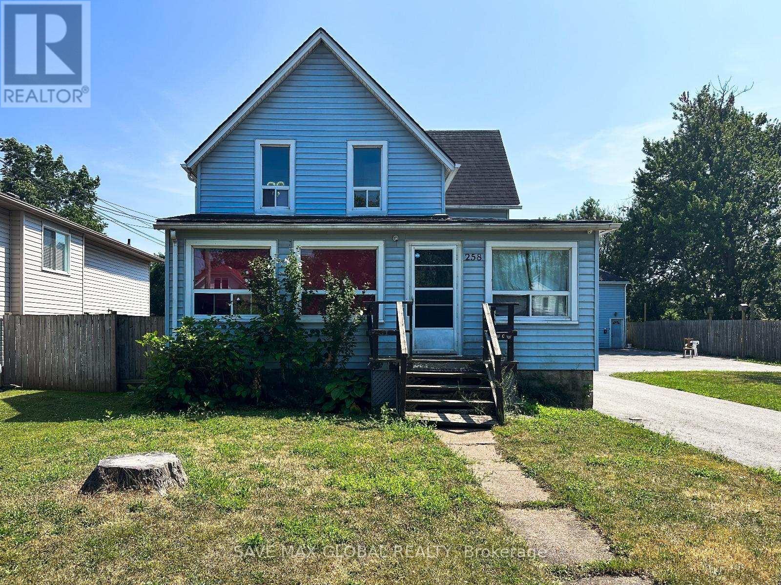 258 Henrietta St, Fort Erie, ON L2A 2K7