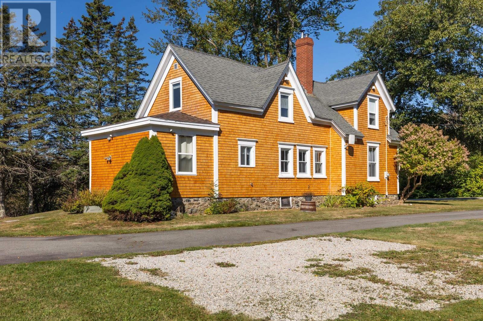 47 Lakeside Rd, Yarmouth, NS B5A 4A9