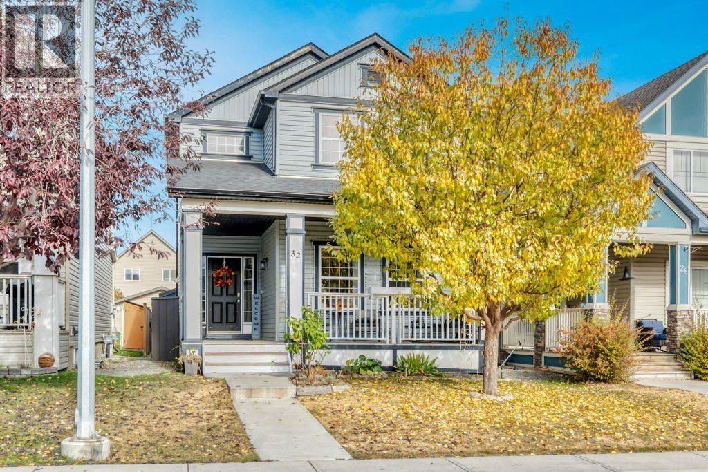 32 Copperpond Hts SE, Calgary, AB T2Z 0X3