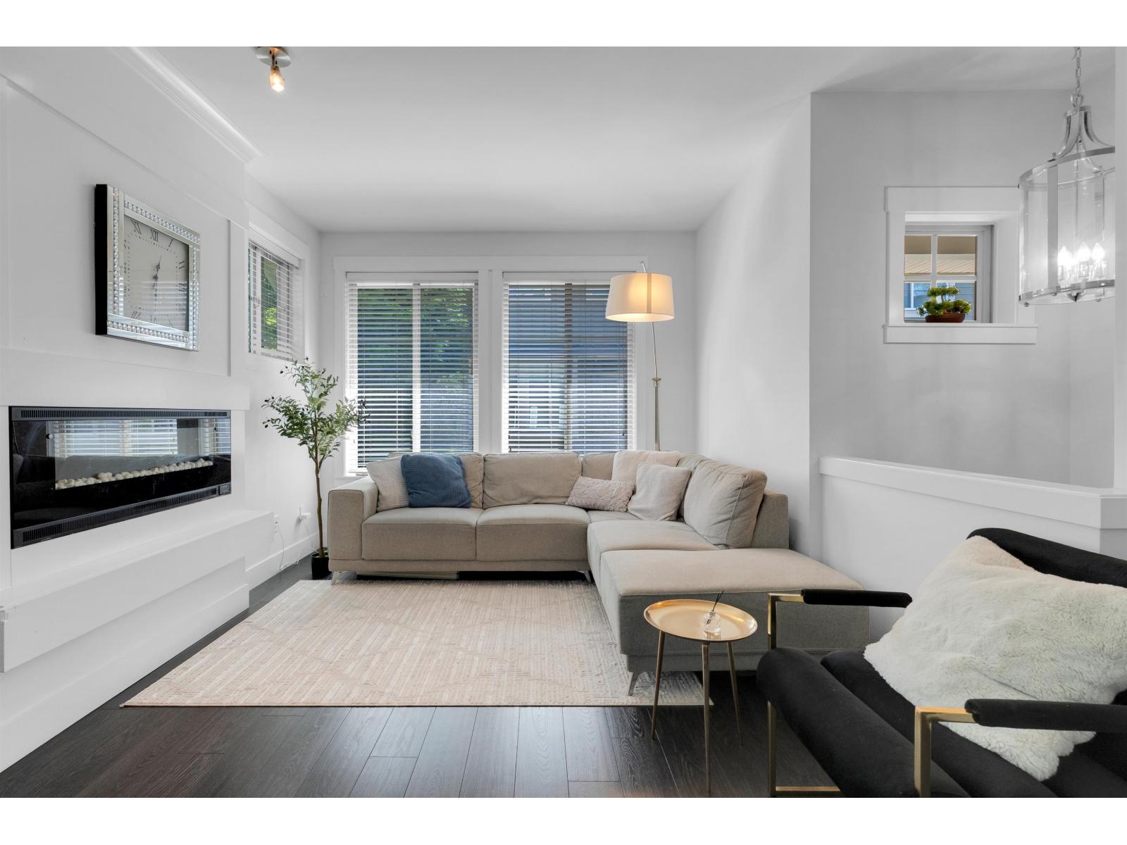 3266 147 Street Unit 8, Surrey, BC V4P 1Z8