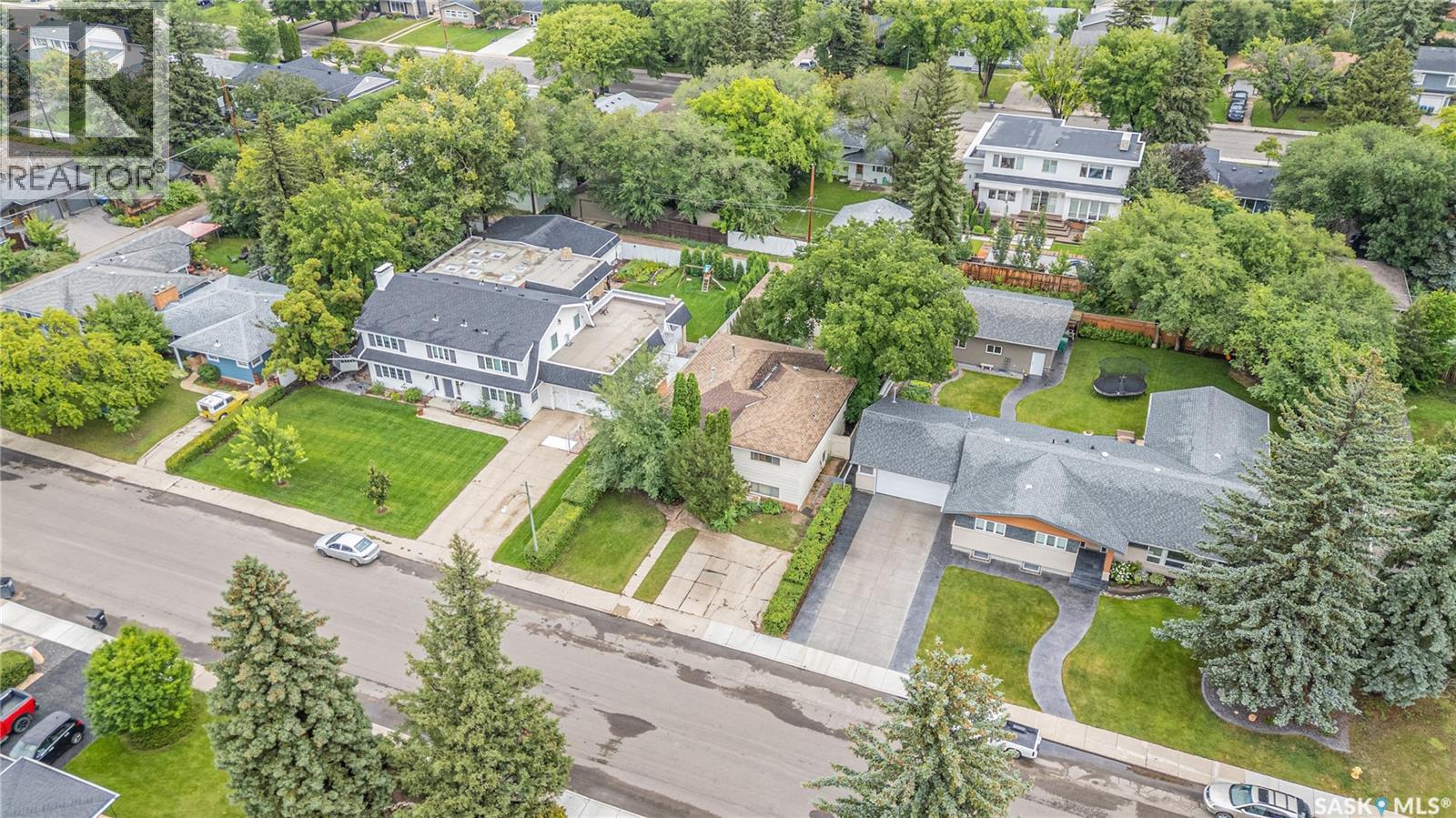 509 Lake Cres, Saskatoon, SK S7H 3A3