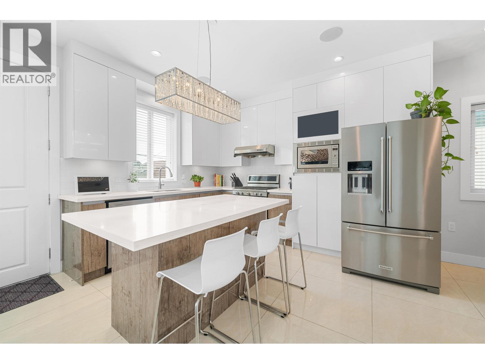 3448 Pandora St, Vancouver, BC V5K 1W8