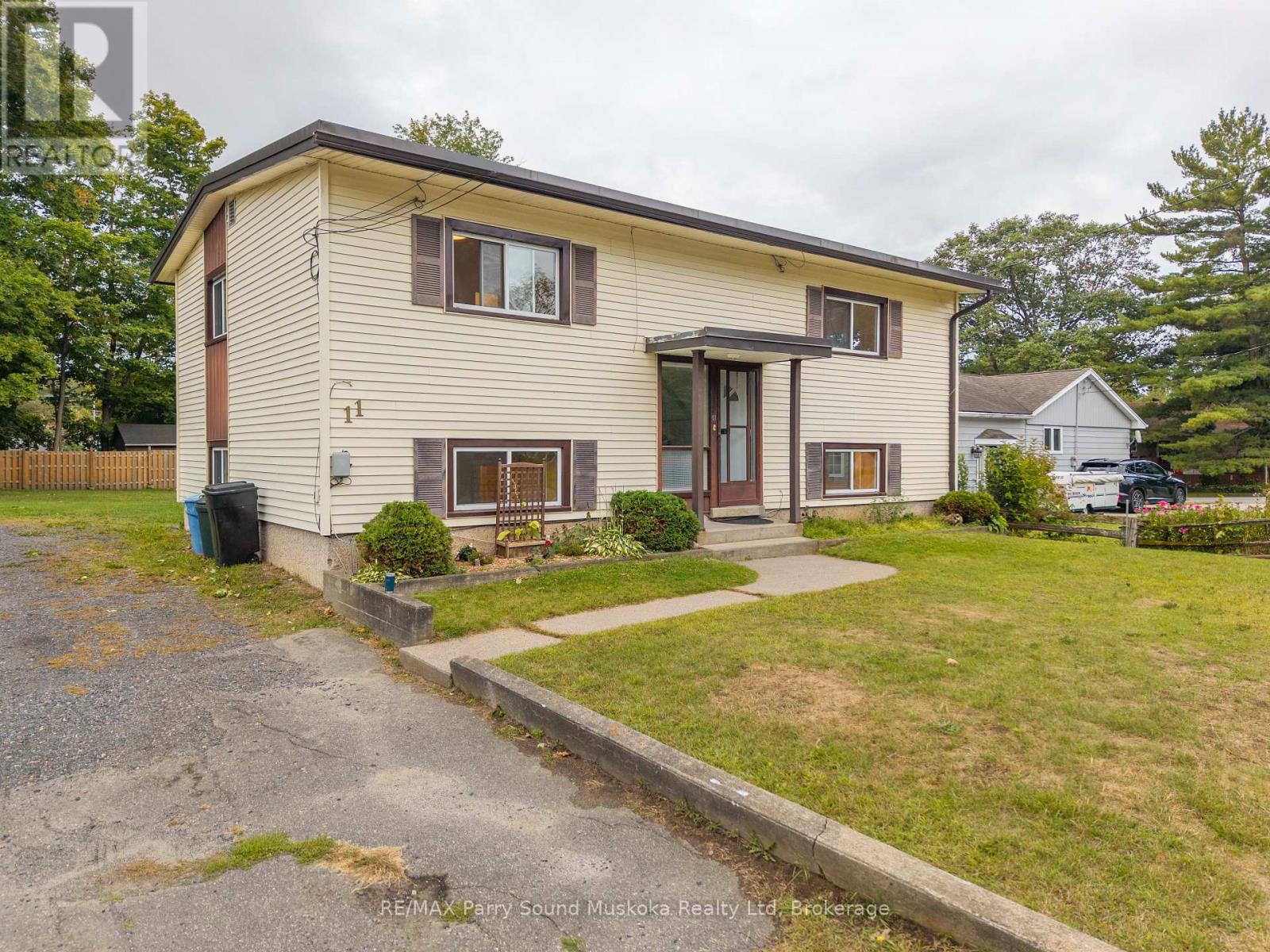 11 Laird Dr, Parry Sound, ON P2A 1P7