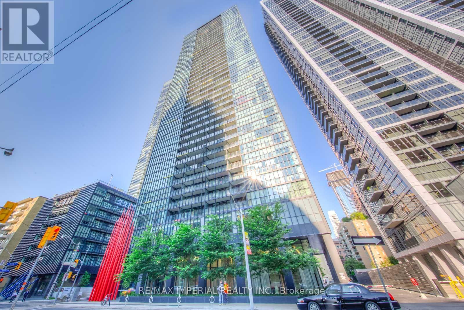 1602 110 Charles St E, Toronto, ON M4Y 1T5