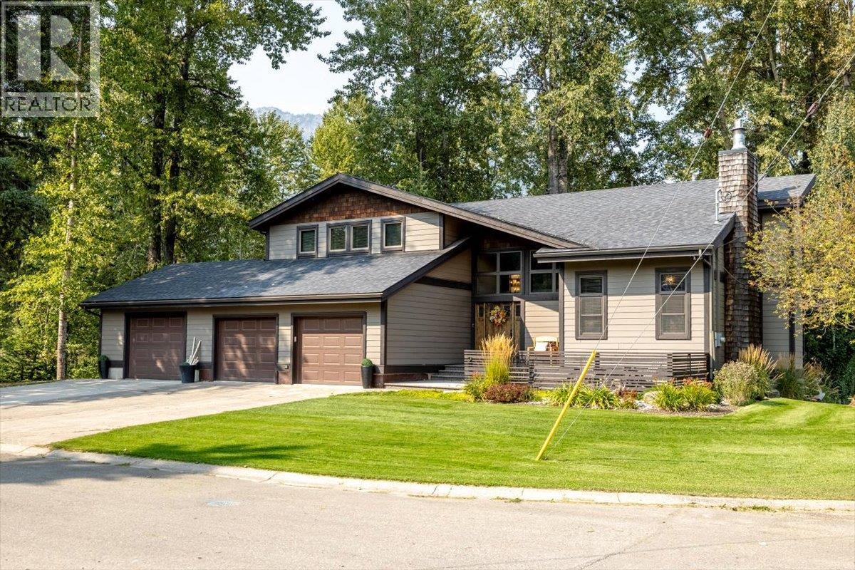 2 Mt Minton St, Fernie, BC V0B 1M3