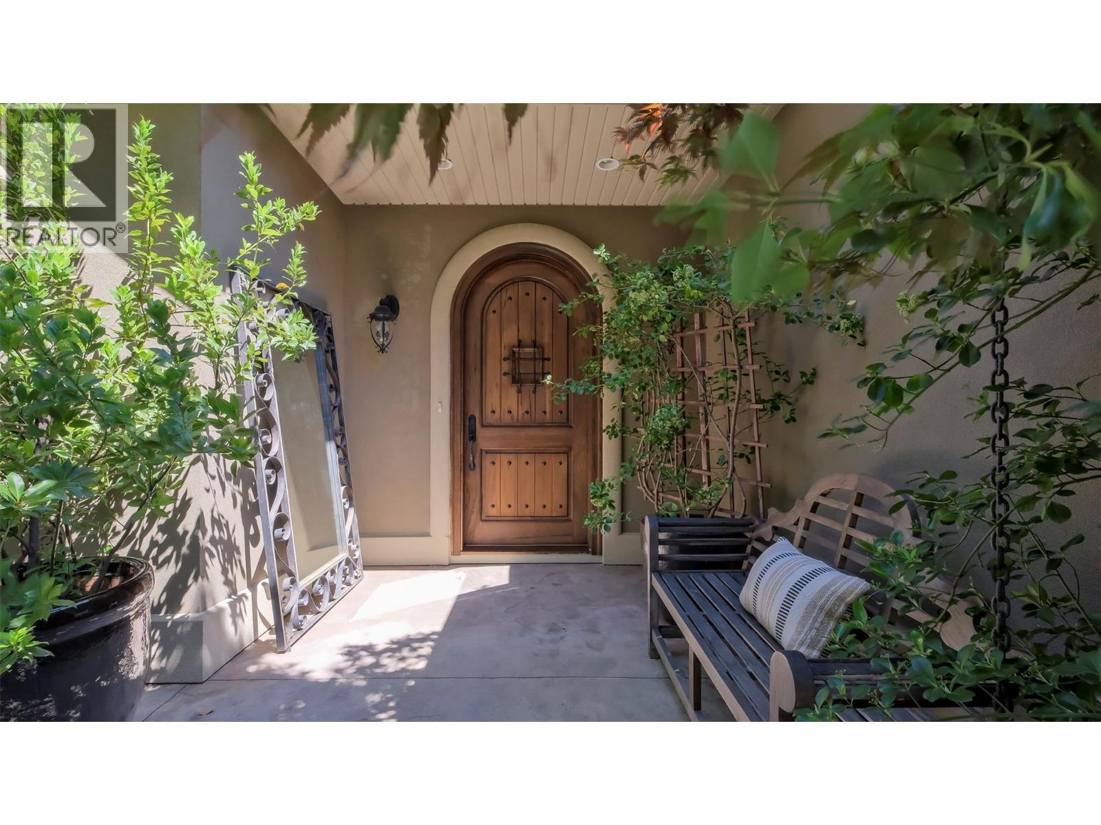 1749 Capistrano Dr, Kelowna, BC V1V 2Z3