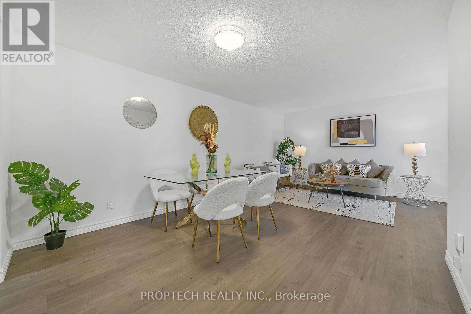 204 5795 Yonge St, Toronto, ON M2M 4J3