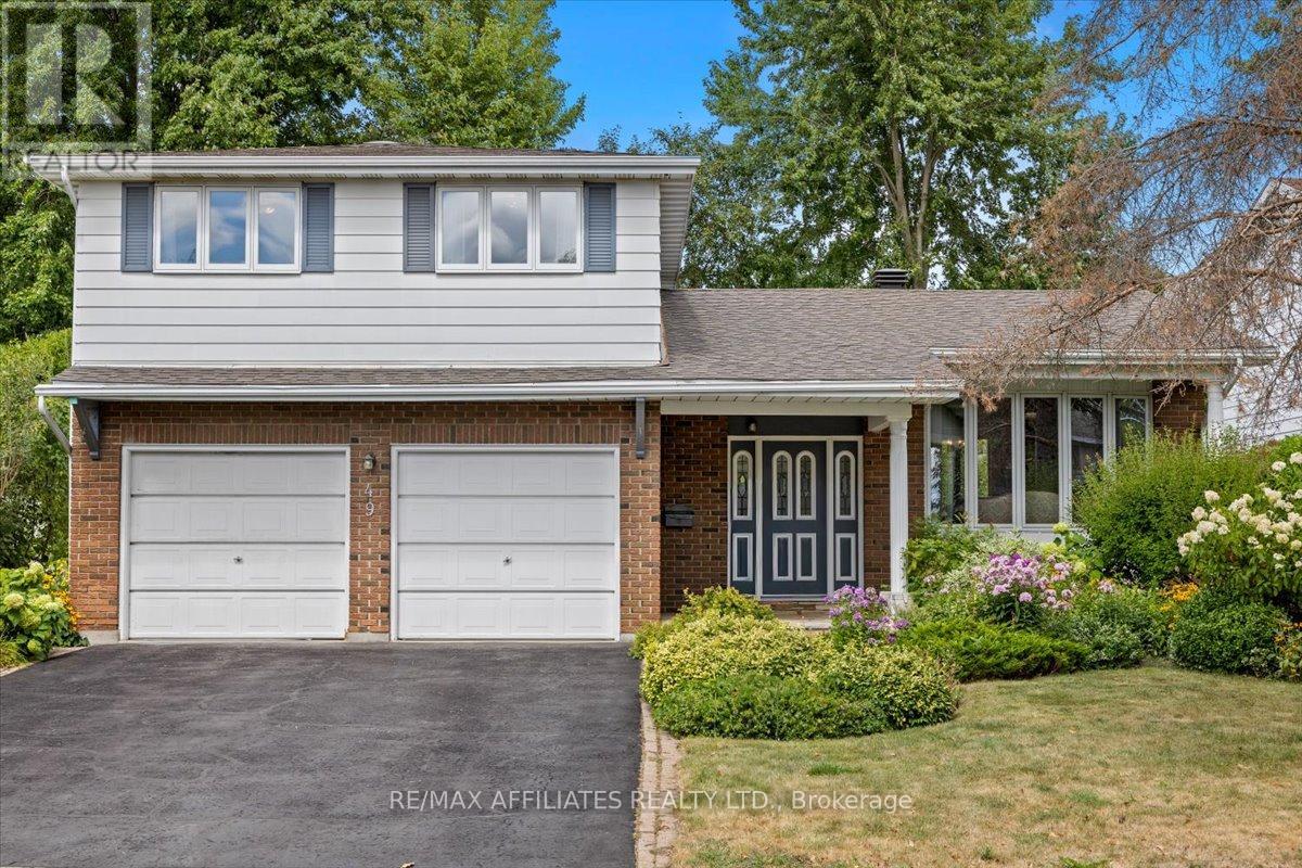 49 Silver Aspen Cres, Ottawa, ON K1B 3C3