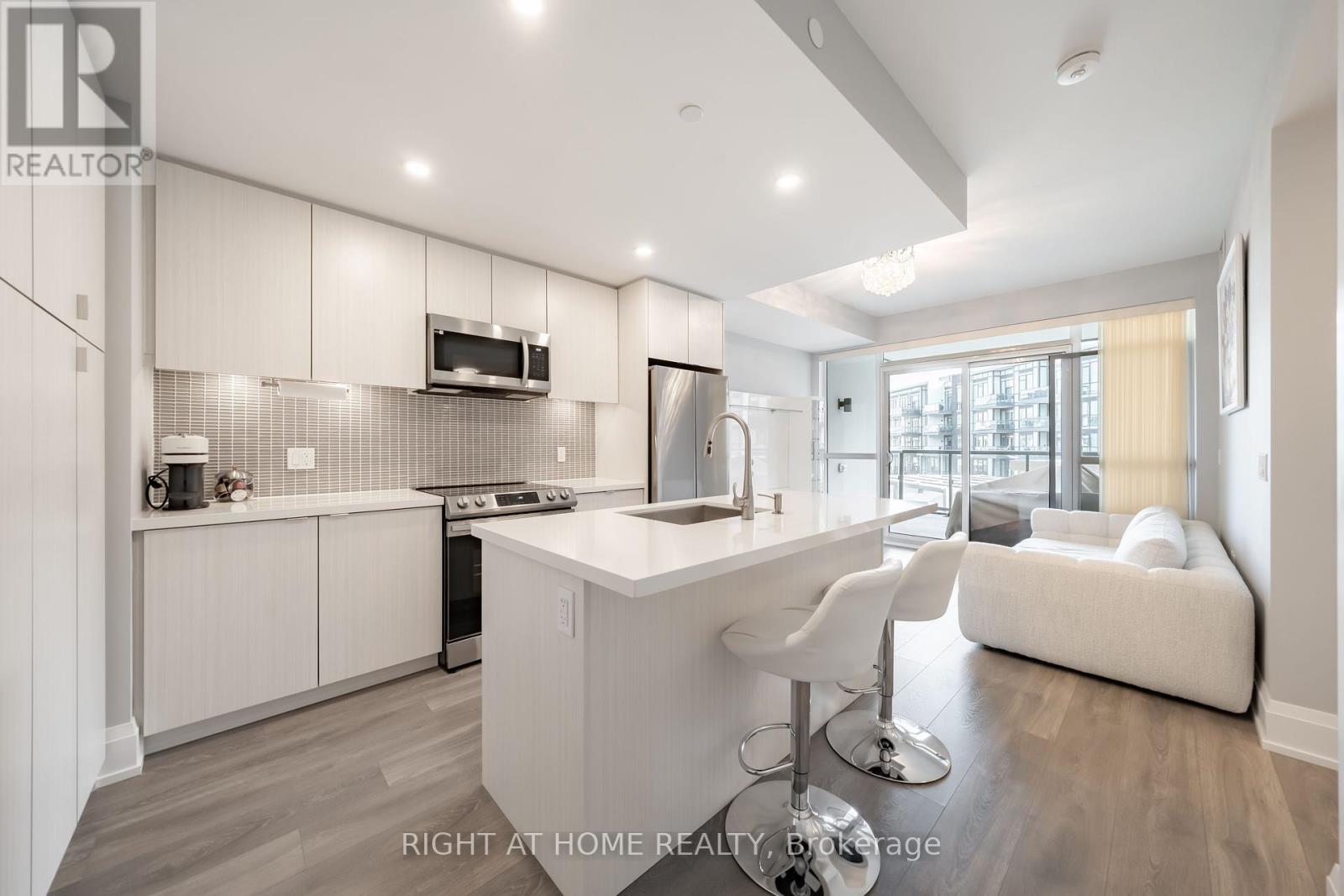 202 415 Sea Ray Ave, Innisfil, ON L9S 0R5