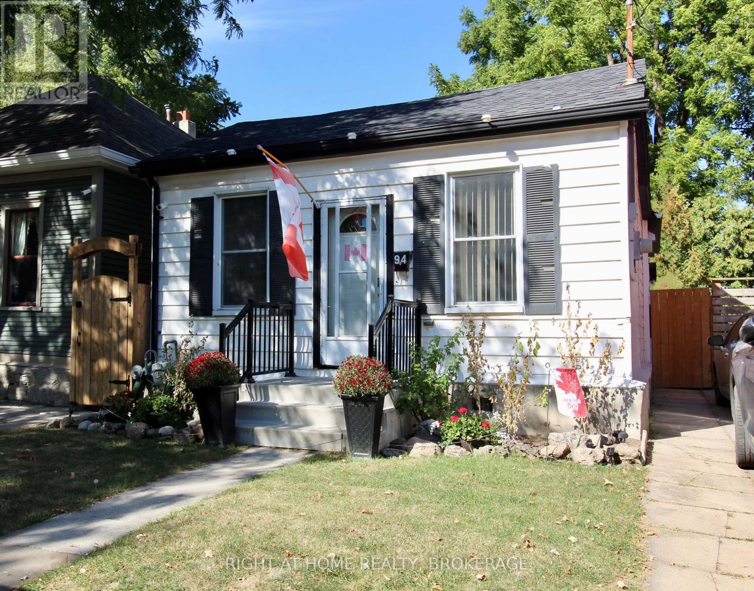 94 Canada St, Hamilton, ON L8P 1P3