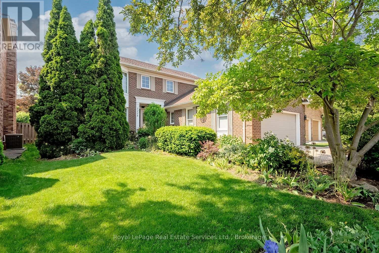 1225 Old Post Dr, Oakville, ON L6M 1A5