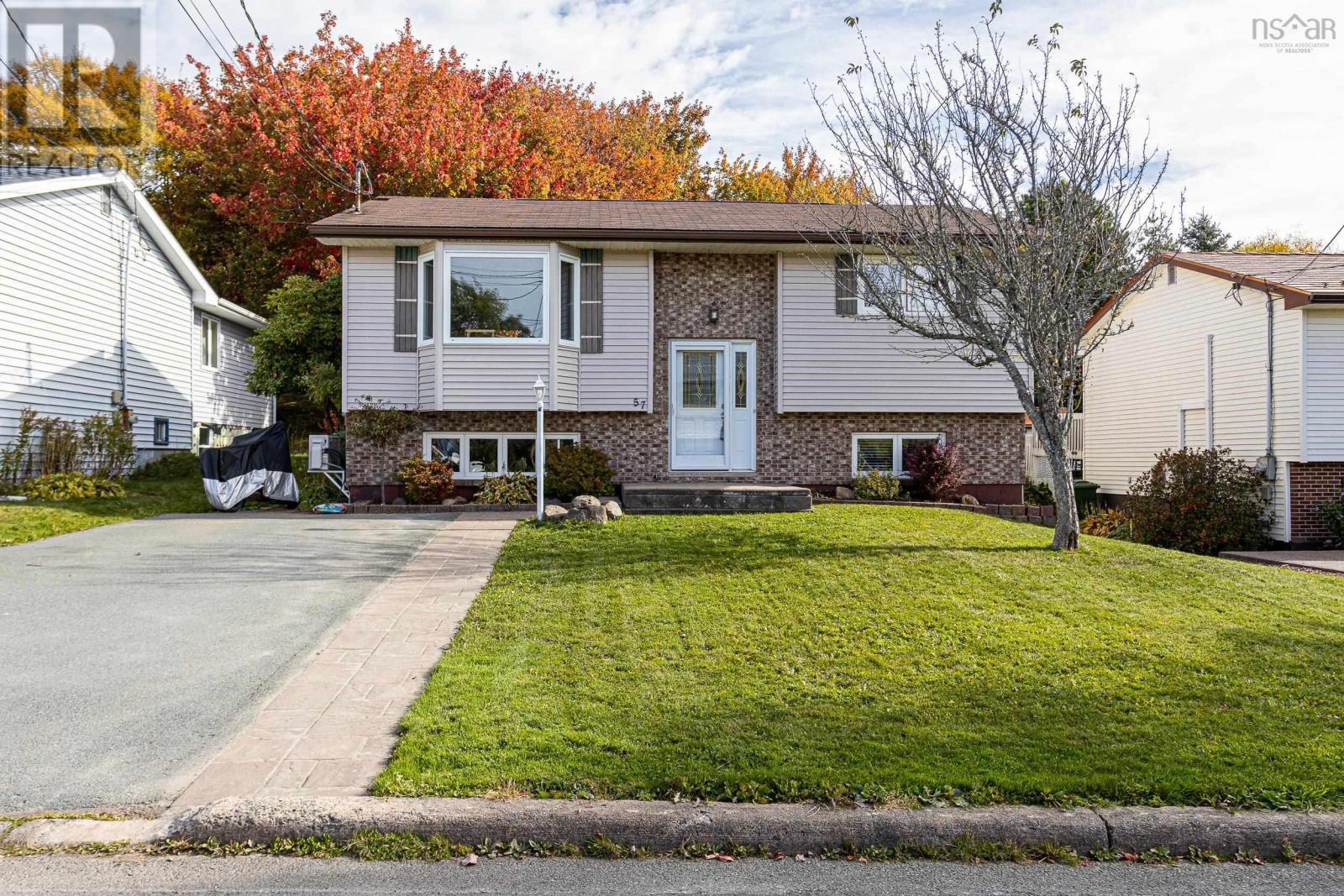 57 La Pierre Cres, Dartmouth, NS B2W 5C6