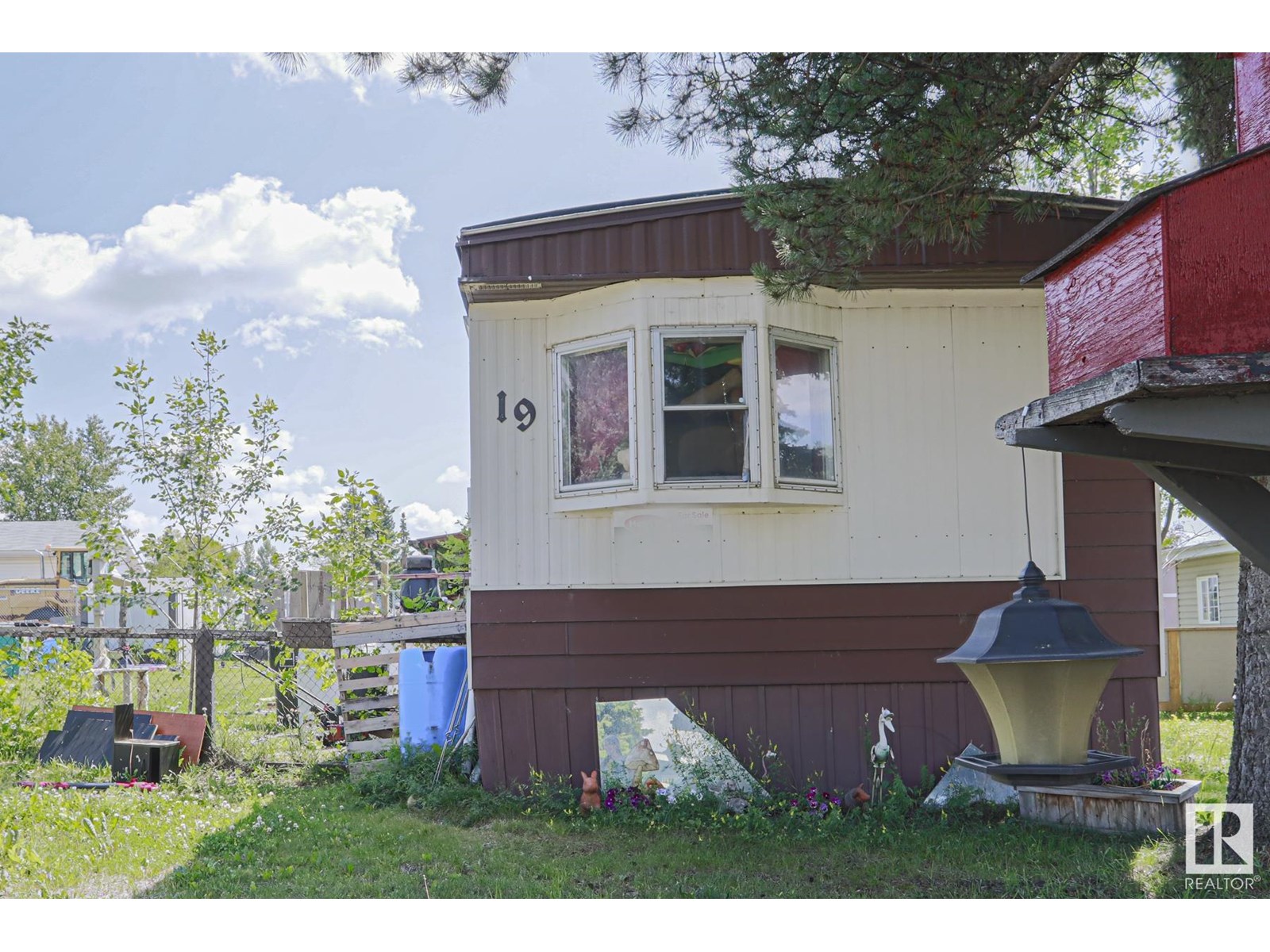 19 Ridgeway Dr NW, Edmonton, AB T6P 1G4