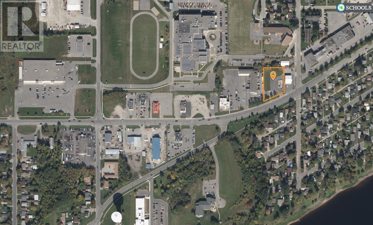 786 Kings Hwy, Fort Frances, ON P9A 2X4