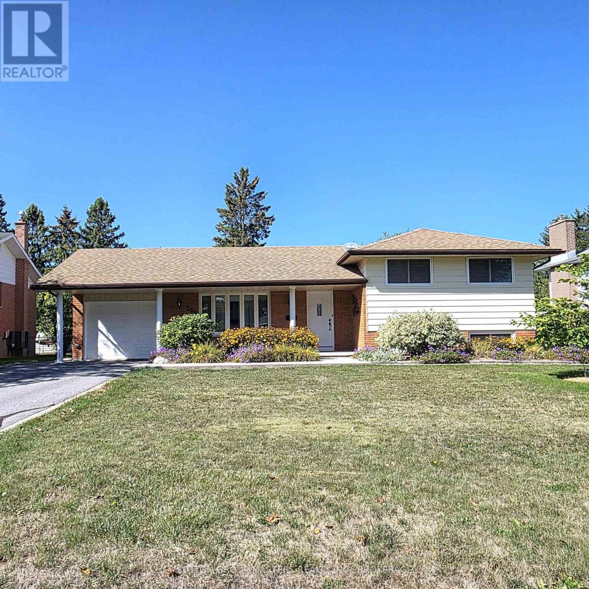 289 Olympus Ave, Kingston, ON K7M 5S3