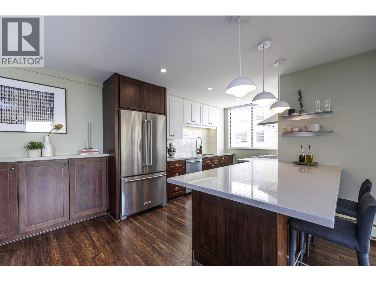 540 Lonsdale Avenue Unit 302, North Vancouver, BC V7M 2G7