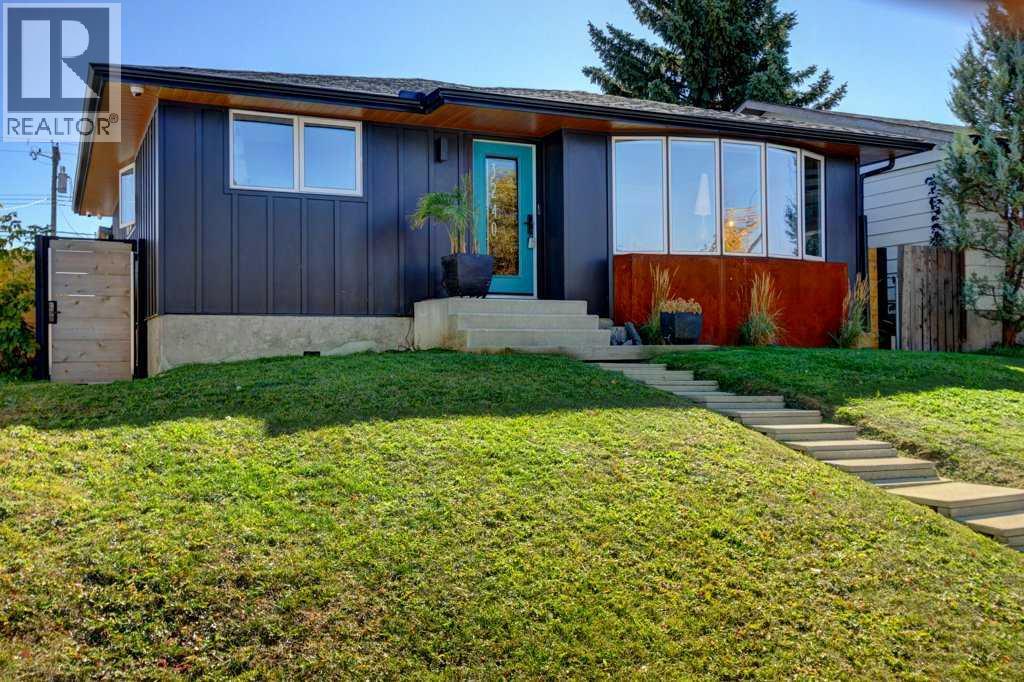 3240 Doverville Cres SE, Calgary, AB T2B 1T9