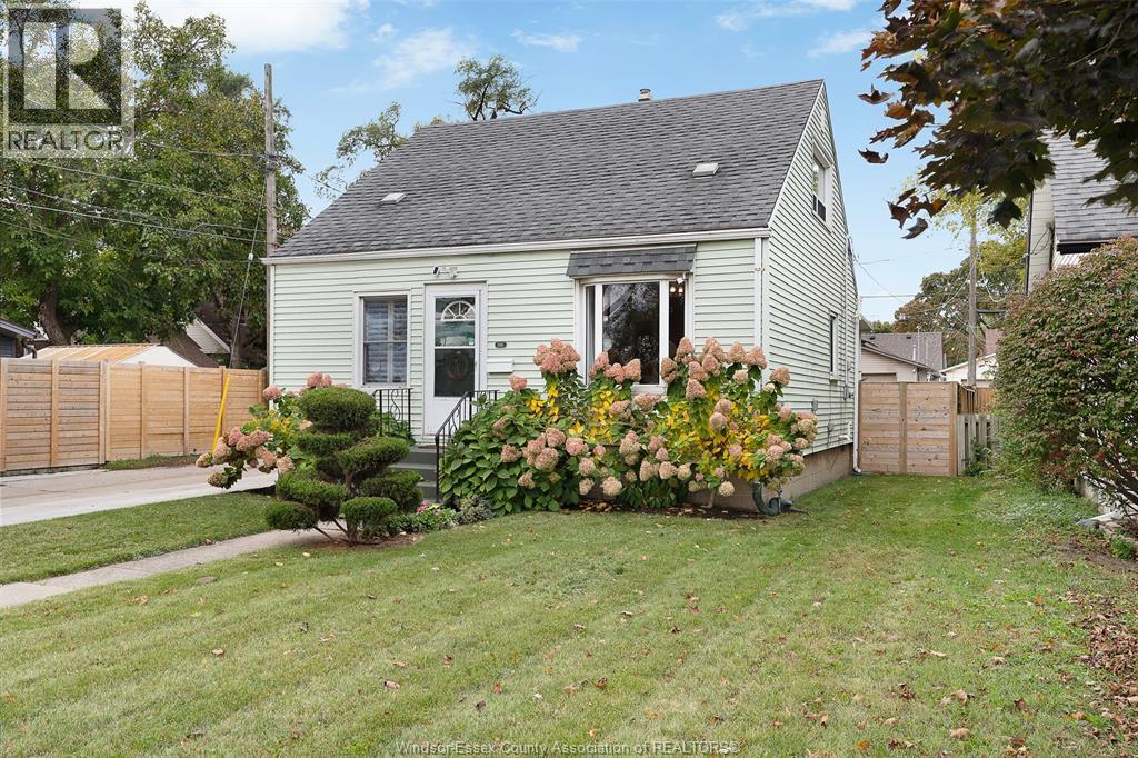 1585 Windsor Ave, Windsor, ON N8X 3M3