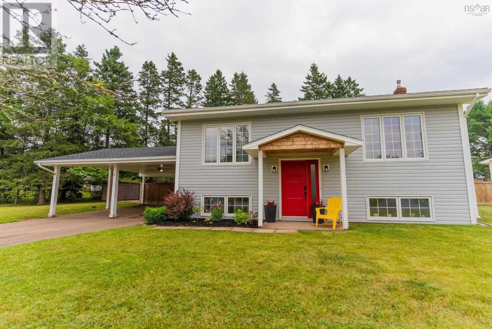 26 Tamarack Dr, Valley, NS B6L 2V9
