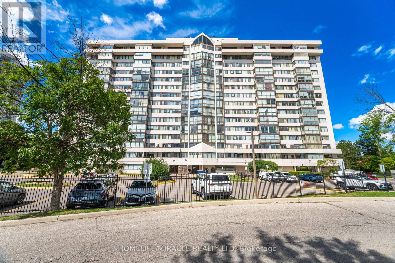 509 21 Markbrook Ln, Toronto, ON M9V 5E4