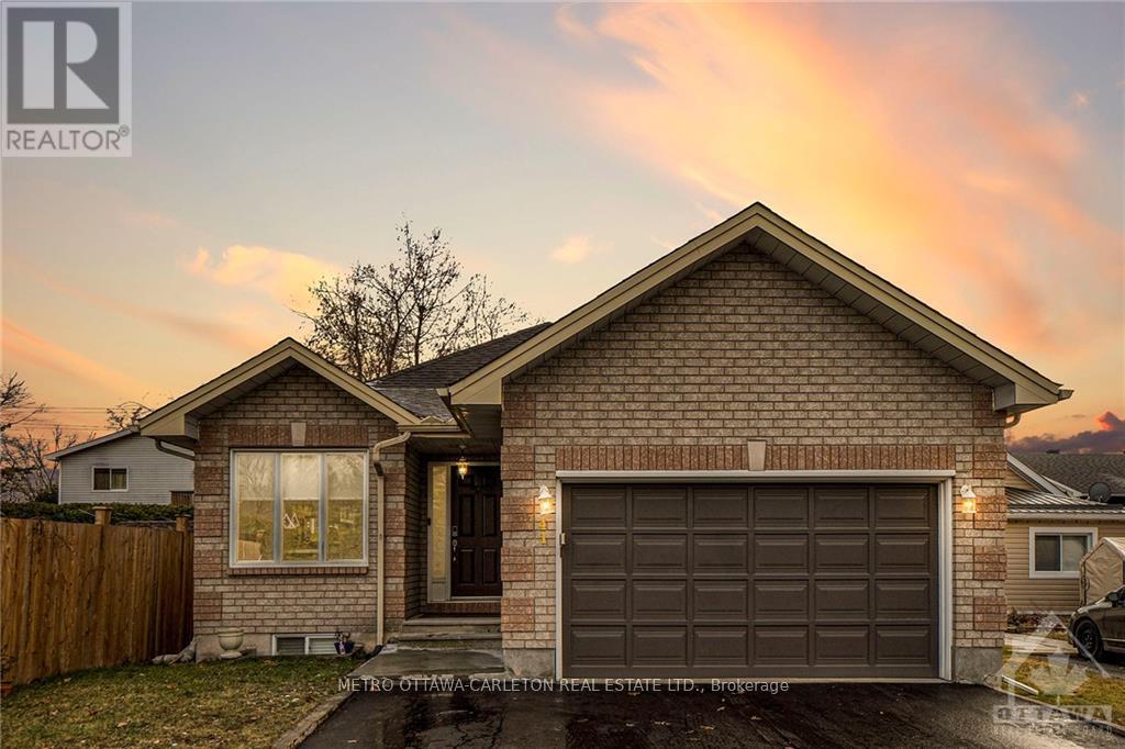 41 Red Maple Cres, Ottawa, ON K1B 4E2