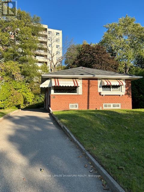 21 Prestbury St, Toronto, ON M4A 2H9