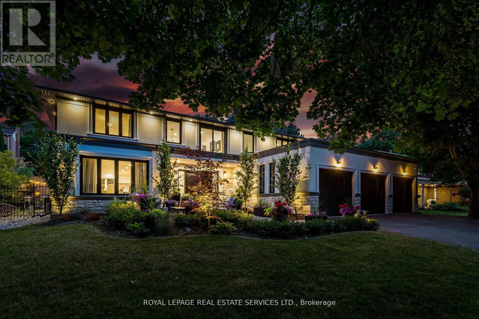 2498 Robin Dr, Mississauga, ON L5K 2G3